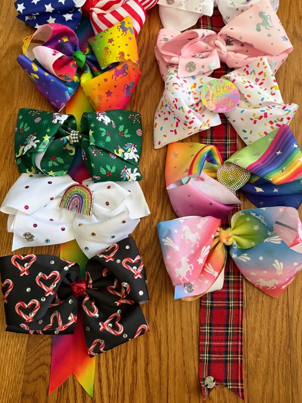 Jojo Siwa large cheer bows and two bow hangers